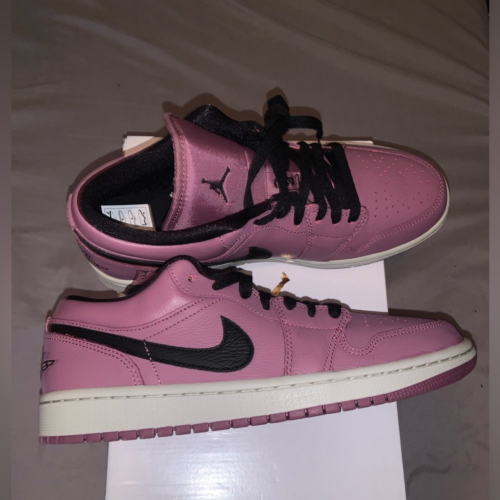 JORDAN 1 LOW SPECIAL EDITION